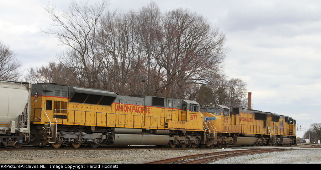 UP 8177 & 4123 head to Linwood Yard on NS train 162